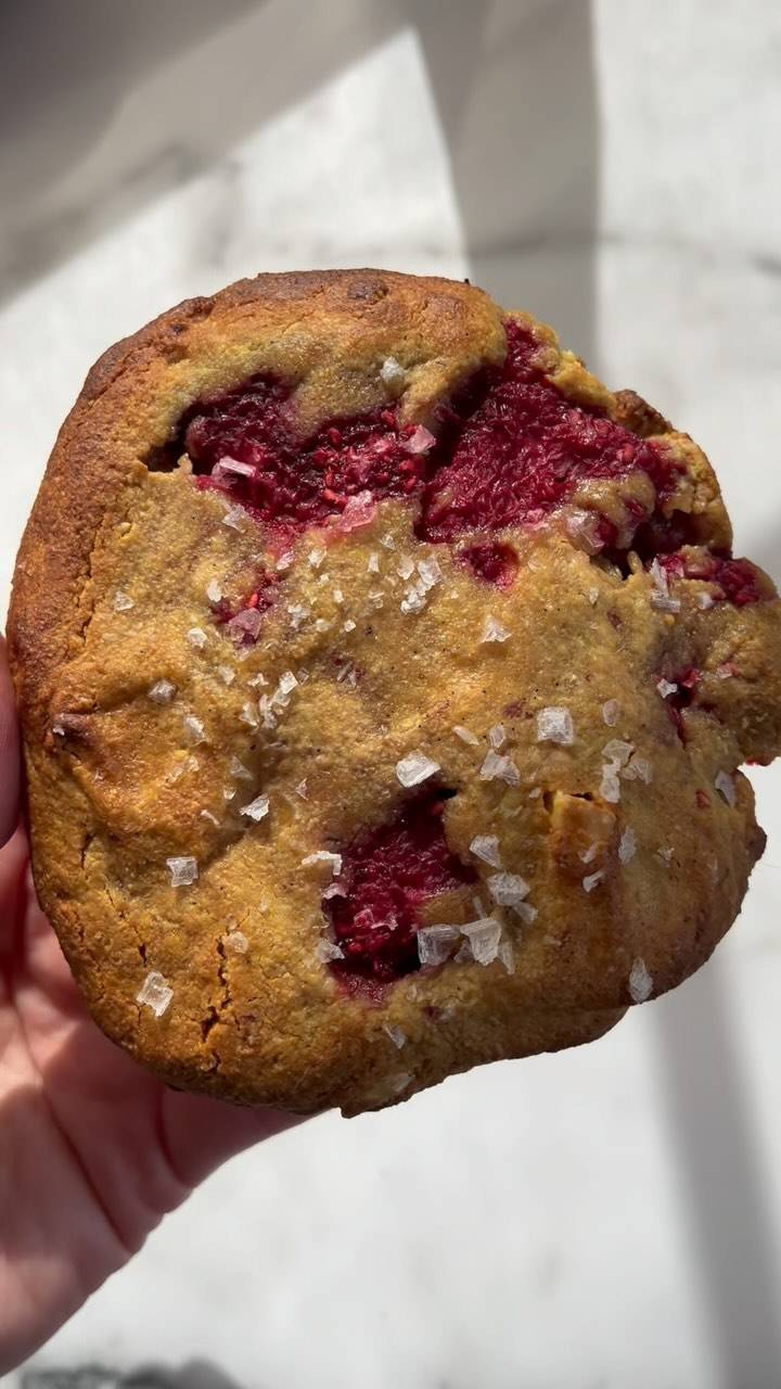 Single Serve Raspberry White Choc Cookie – WelleCo UK